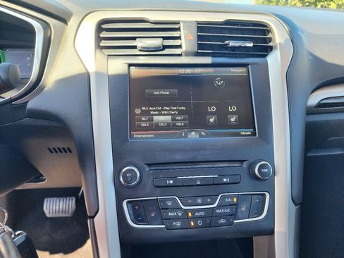 Used 2016 Ford Fusion SE w/ Equipment Group 202A FWD image 19