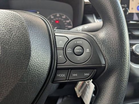 Used 2025 Toyota Corolla LE image 16
