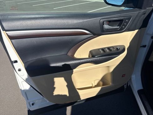 Used 2015 Toyota Highlander Limited image 20