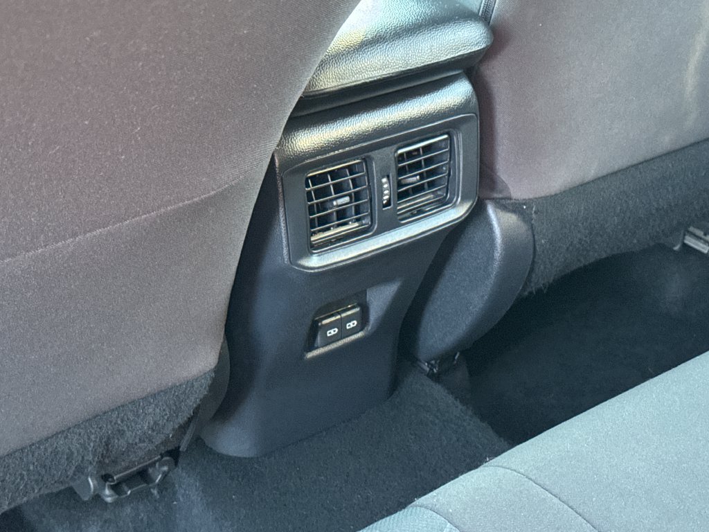 Used 2025 Toyota RAV4 XLE AWD/4WD image 35