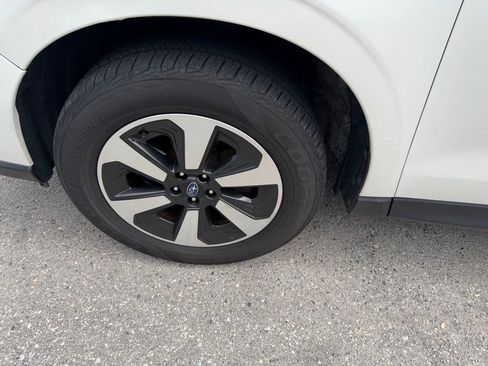 Used 2017 Subaru Forester 2.5i AWD/4WD image 10
