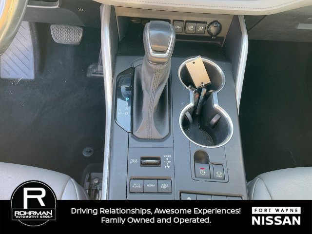 Used 2021 Toyota Highlander XLE AWD/4WD image 25
