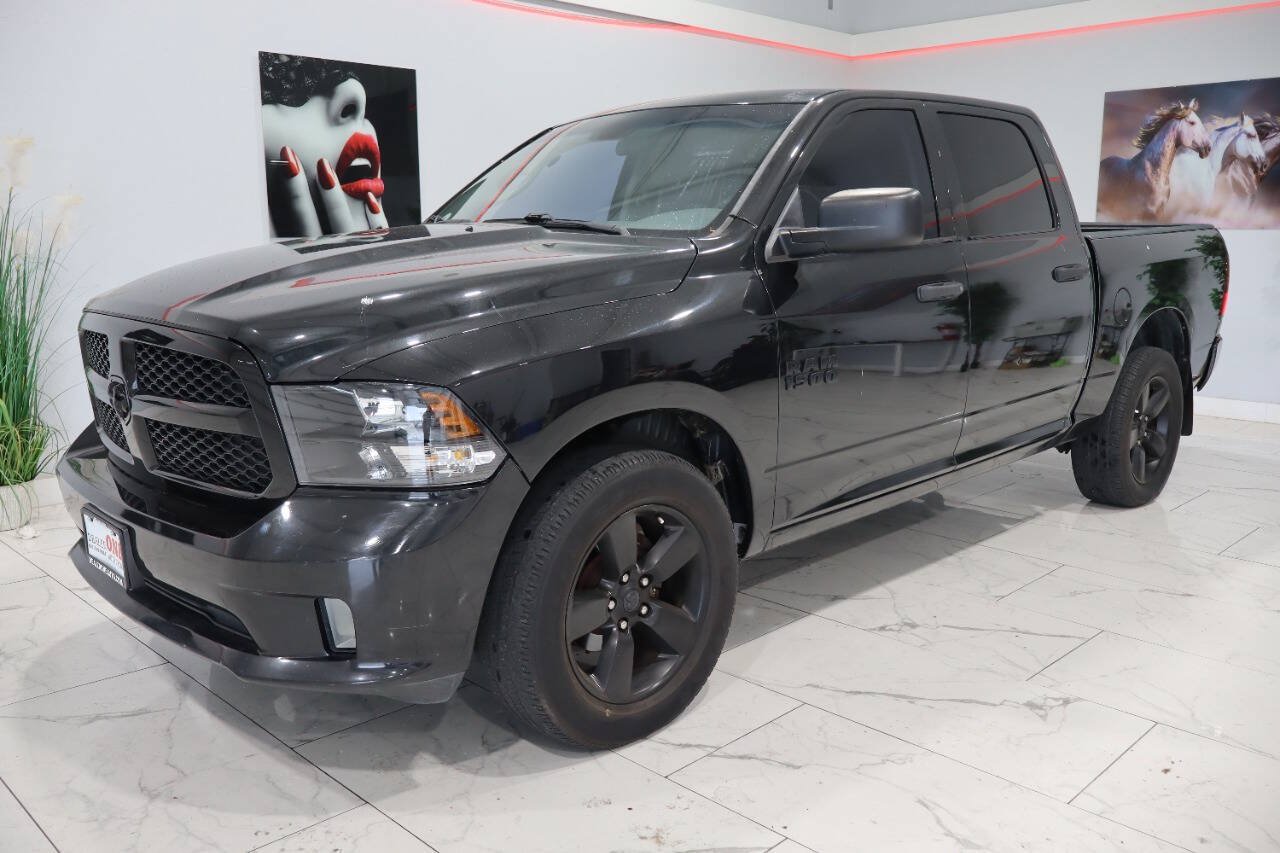 Used 2017 RAM 1500 Express w/ Black Ram 1500 Express Group AWD/4WD image 1