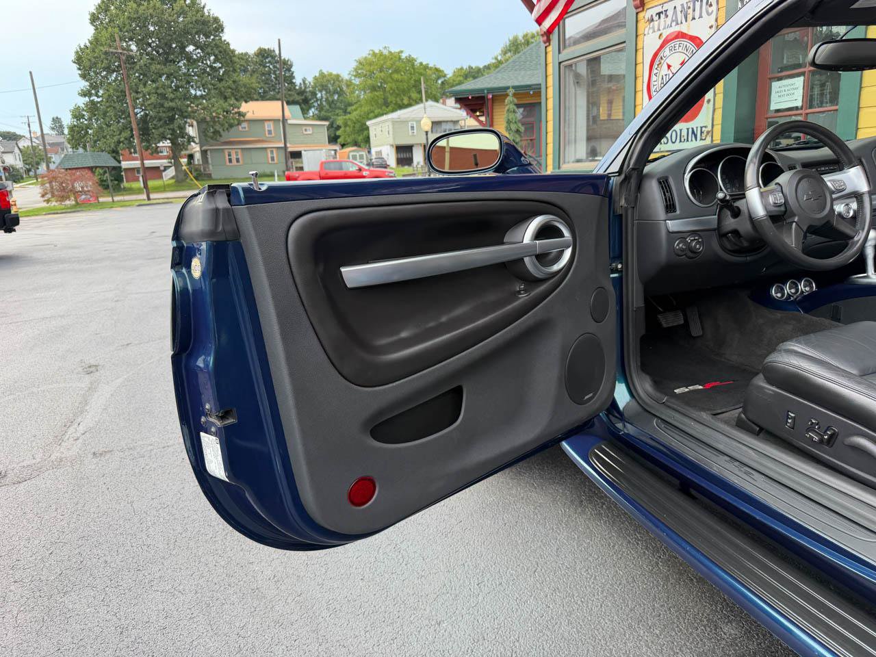 Used 2005 Chevrolet SSR w/ Preferred Equipment Group RWD image 18
