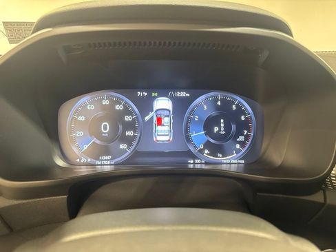 Used 2022 Volvo XC40 T5 R-Design w/ Climate Package AWD/4WD image 12