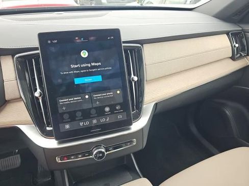 Used 2025 Volvo XC90 B6 Plus image 10