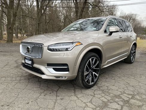 Used 2023 Volvo XC90 B6 Plus AWD/4WD image 3