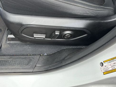 Used 2023 Jeep Grand Cherokee L Laredo image 9