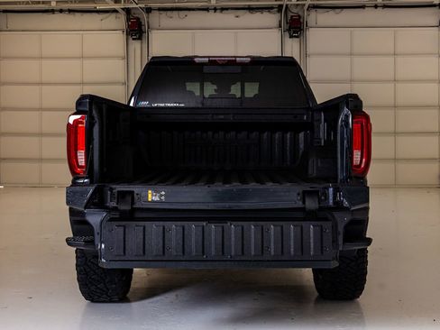 Used 2023 GMC Sierra 1500 Denali AWD/4WD image 9
