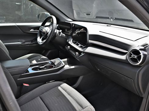 Used 2025 Chevrolet Equinox LT FWD image 13