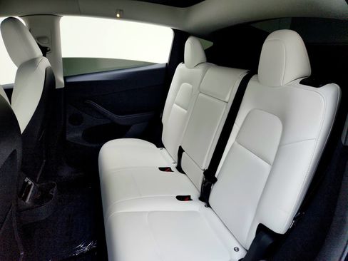 Used 2024 Tesla Model Y Long Range image 23