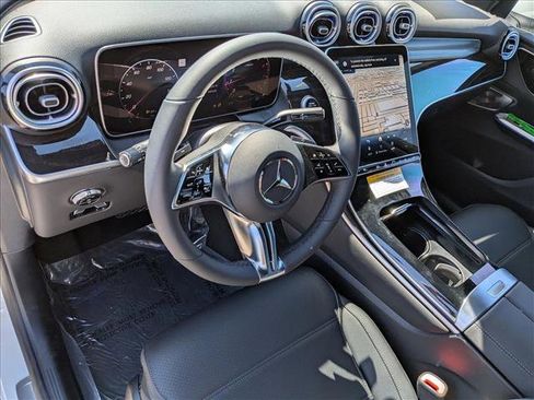 Used 2026 Mercedes-Benz GLC 300 image 3