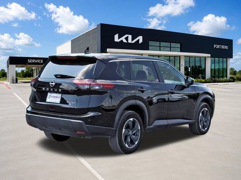 Used 2024 Nissan Rogue SV AWD/4WD image 5