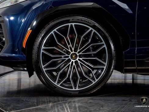 Used 2025 Lamborghini Urus SE image 8