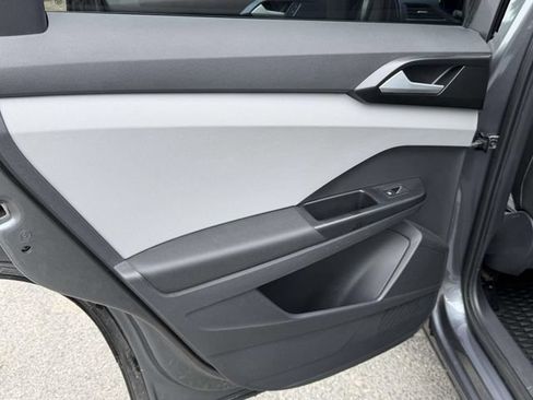 Certified 2023 Volkswagen Taos SE w/ Panoramic Sunroof Package AWD/4WD image 12