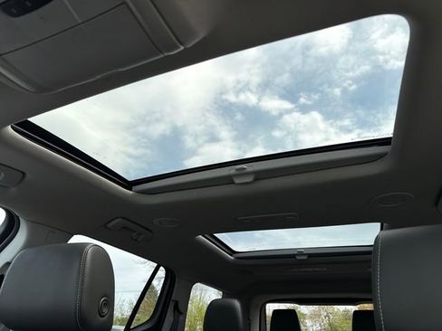 Used 2023 GMC Acadia SLT w/ Technology Package AWD/4WD image 29