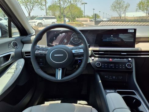 Used 2025 Hyundai Sonata Limited FWD image 10