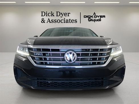 Used 2021 Volkswagen Passat 2.0T R-Line image 12