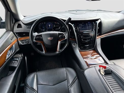 Used 2019 Cadillac Escalade Luxury image 24