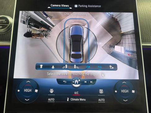 Used 2022 Mercedes-Benz S 580 4MATIC Sedan w/ AMG Line Package image 24