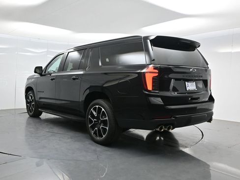 Used 2025 Chevrolet Suburban RST AWD/4WD image 6