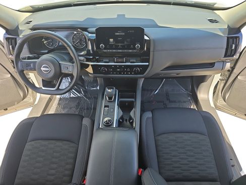 Used 2025 Nissan Pathfinder SV AWD/4WD image 9
