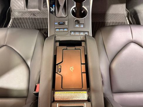 Used 2020 Toyota Highlander XLE image 26