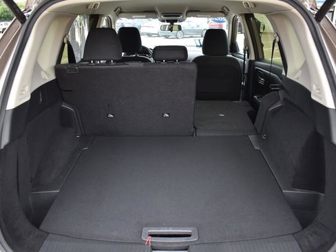 Used 2025 Nissan Rogue SV AWD/4WD image 16