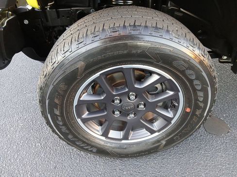 Certified 2023 Jeep Gladiator Overland image 9