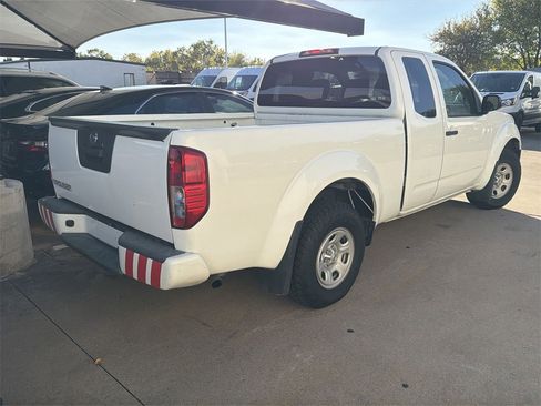 Used 2019 Nissan Frontier S image 2