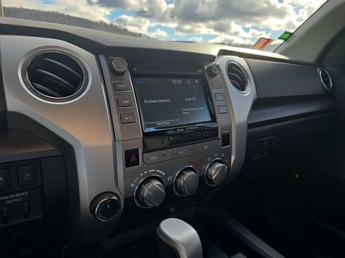 Used 2017 Toyota Tundra SR5 image 20
