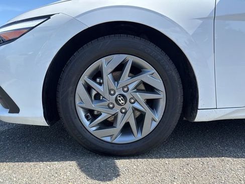 Used 2024 Hyundai Elantra SEL FWD image 15