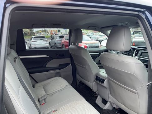 Used 2015 Toyota Highlander Plus AWD/4WD image 5