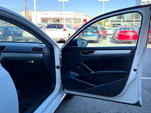 Used 2019 Volkswagen Passat 2.0T Wolfsburg w/ Wheels & Sunroof Package image 33