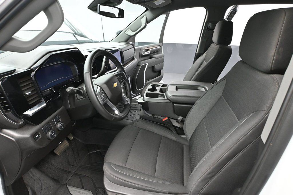 Used 2025 Chevrolet Silverado 3500 LT w/ Safety Package AWD/4WD image 17