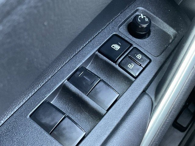 Used 2024 Toyota Corolla Cross LE FWD image 33