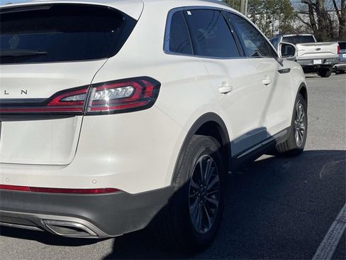 Used 2022 Lincoln Nautilus Reserve image 5