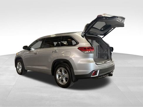Used 2017 Toyota Highlander Limited image 15