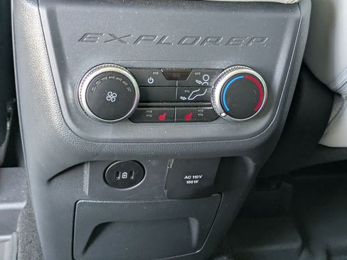 Used 2025 Ford Explorer Platinum w/ Ultimate Package RWD image 16