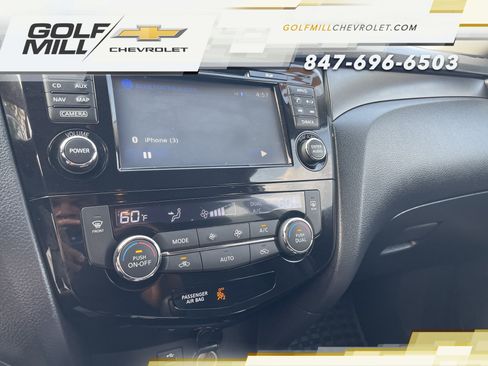 Used 2015 Nissan Rogue SV w/ SV Premium Package AWD/4WD image 21