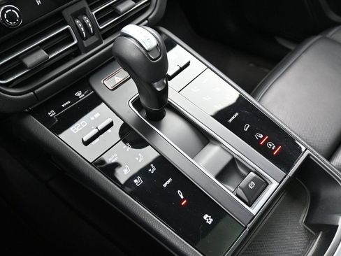 Certified 2022 Porsche Macan S image 22