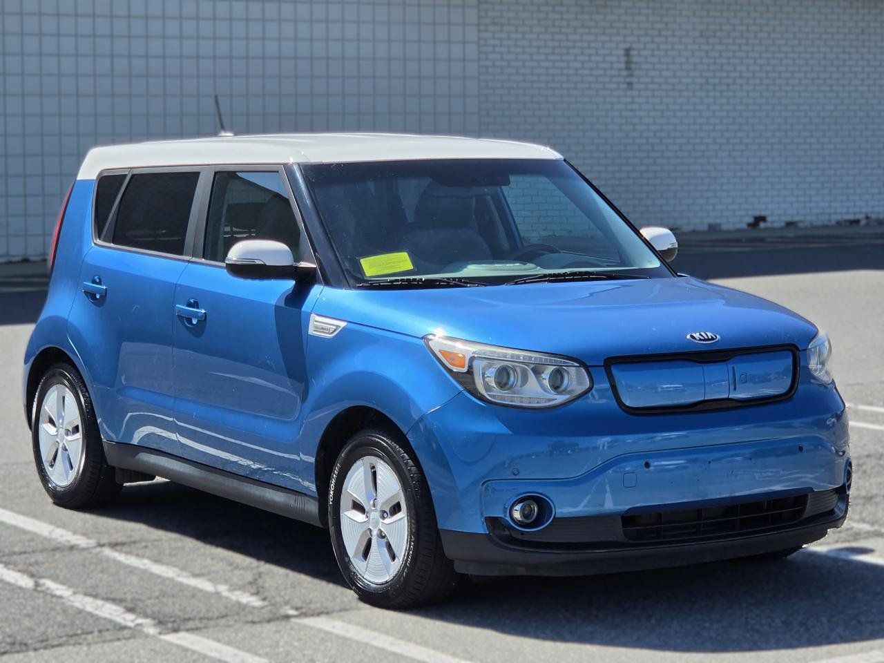 Used 2016 Kia Soul EV + FWD image 3
