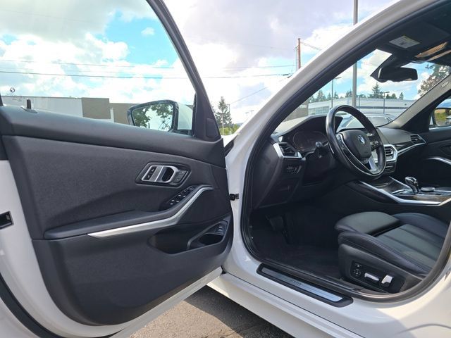 Used 2021 BMW 330i xDrive Sedan w/ Premium Package AWD/4WD image 19