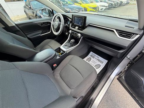 Used 2021 Toyota RAV4 LE AWD/4WD image 28