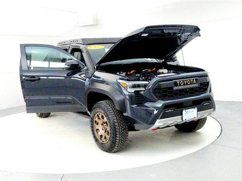 Certified 2025 Toyota Tacoma 4x4 Double Cab Hybrid image 9