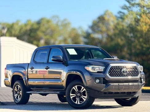 Used 2019 Toyota Tacoma TRD Sport image 5