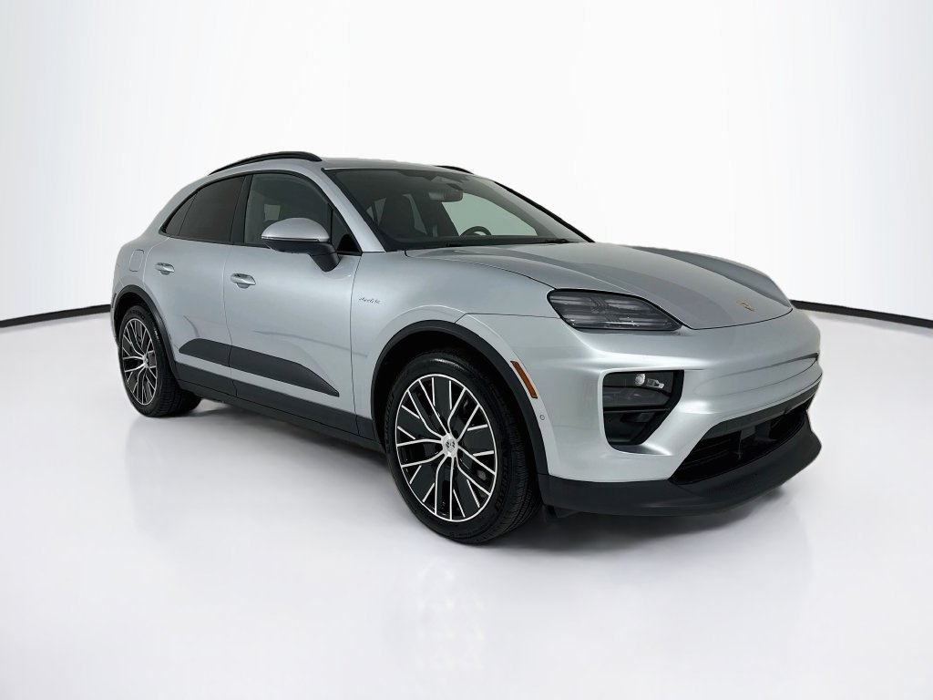 Certified 2025 Porsche Macan Electric RWD image 9