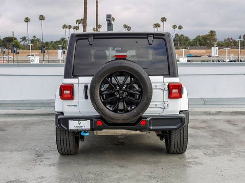 Used 2023 Jeep Wrangler Unlimited Sahara AWD/4WD image 8