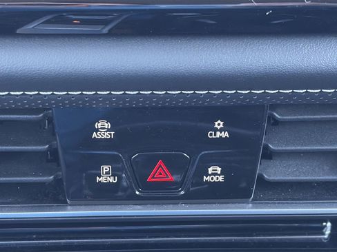 Used 2024 Volkswagen Atlas SE image 15