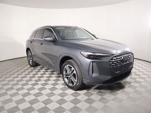 Used 2025 Audi Q5 Premium w/ Convenience Package image 4